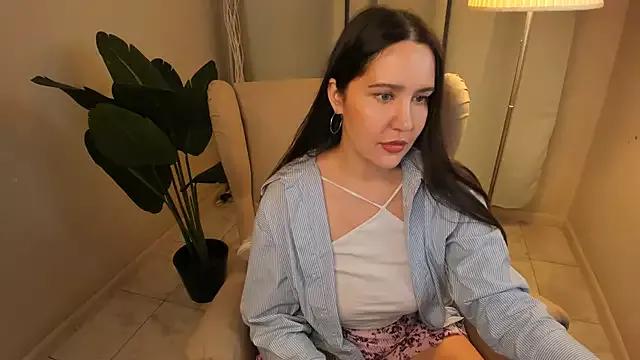 Discover our girls online shows and discover the company of countless livestreamers, with stunning shapes, sex toys and more.