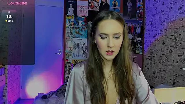 Discover our girls online shows and discover the company of countless livestreamers, with stunning shapes, sex toys and more.