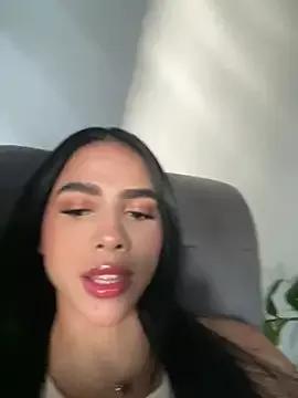Discover our girls online shows and discover the company of countless livestreamers, with stunning shapes, sex toys and more.