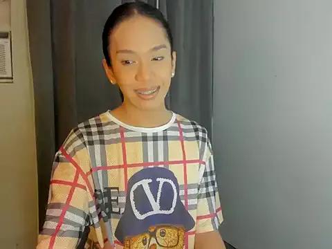 lucyshanex from StripChat is Freechat