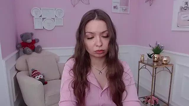Discover our girls online shows and discover the company of countless livestreamers, with stunning shapes, sex toys and more.
