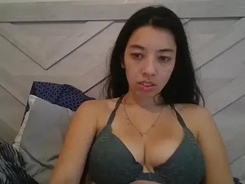 Discover our girls online shows and discover the company of countless livestreamers, with stunning shapes, sex toys and more.