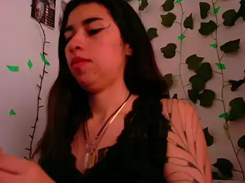 lucywhite13 from StripChat is Freechat