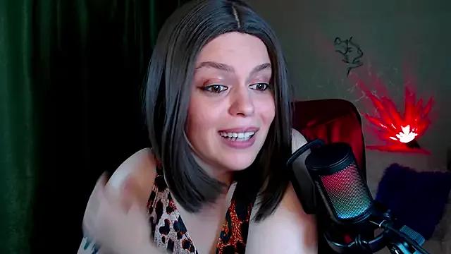 Discover our girls online shows and discover the company of countless livestreamers, with stunning shapes, sex toys and more.