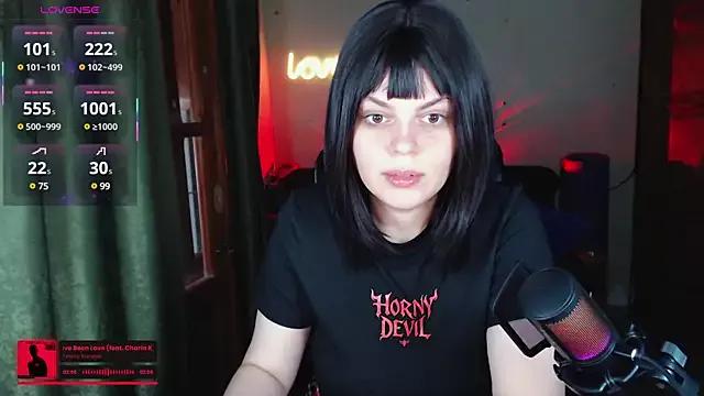 Discover our girls online shows and discover the company of countless livestreamers, with stunning shapes, sex toys and more.