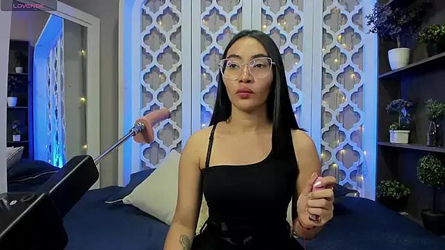 Discover our girls online shows and discover the company of countless livestreamers, with stunning shapes, sex toys and more.