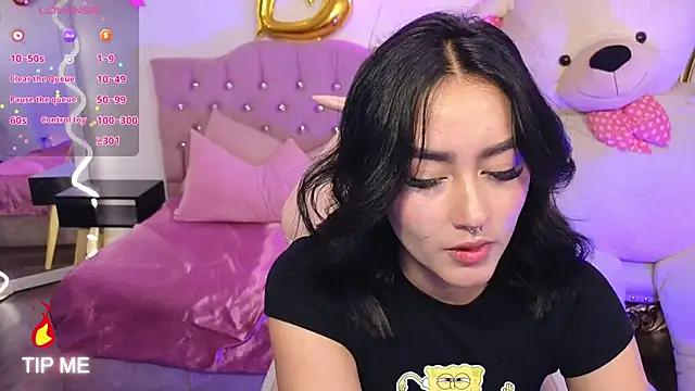 Discover our girls online shows and discover the company of countless livestreamers, with stunning shapes, sex toys and more.