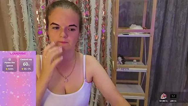Luisa_Rosee from StripChat is Freechat