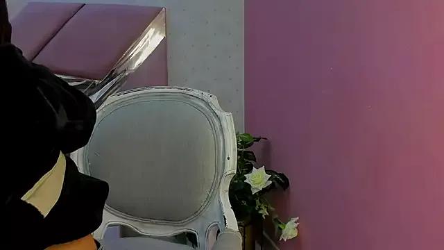 LuisaJonnes from StripChat is Freechat