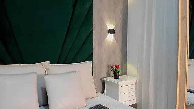 LuliJones from StripChat is Freechat