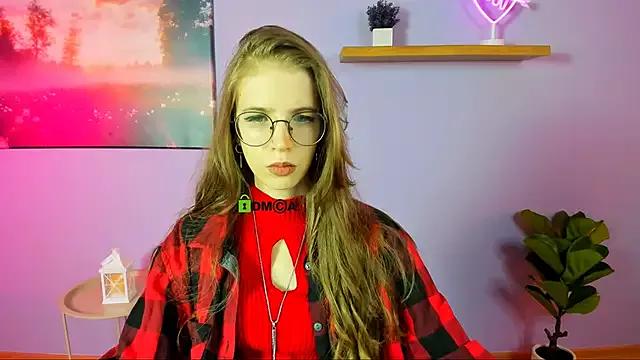 Discover our girls online shows and discover the company of countless livestreamers, with stunning shapes, sex toys and more.