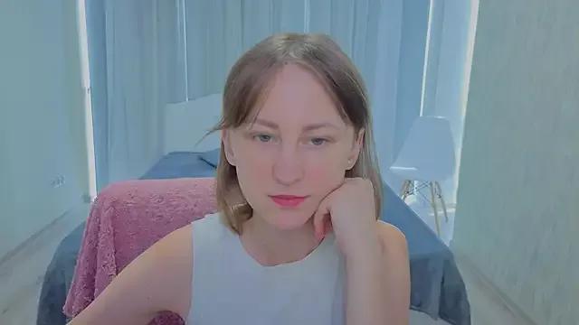 Discover our girls online shows and discover the company of countless livestreamers, with stunning shapes, sex toys and more.