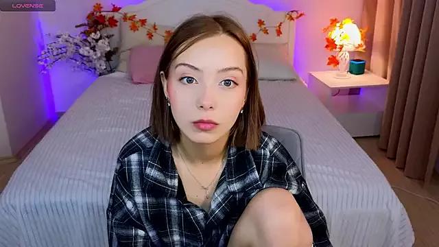 LumMina from StripChat is Freechat