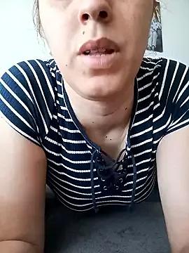 luna-69-37 from StripChat is Freechat