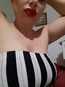 Discover our girls online shows and discover the company of countless livestreamers, with stunning shapes, sex toys and more.