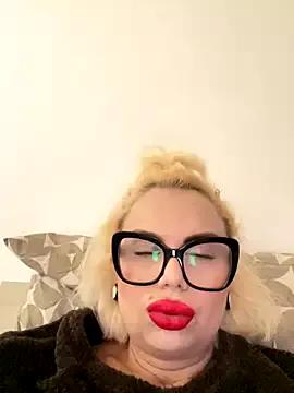 luna_14 from StripChat is Freechat