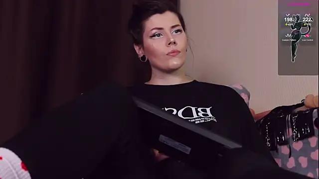 Discover our girls online shows and discover the company of countless livestreamers, with stunning shapes, sex toys and more.