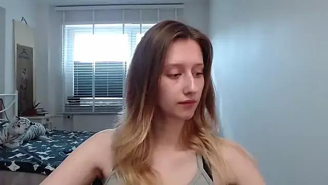 Discover our girls online shows and discover the company of countless livestreamers, with stunning shapes, sex toys and more.