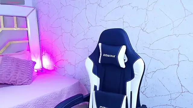 luna_jonezz from StripChat is Freechat