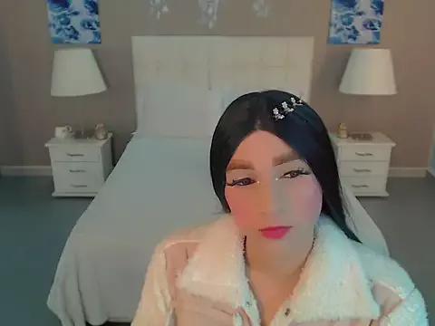 Discover our girls online shows and discover the company of countless livestreamers, with stunning shapes, sex toys and more.