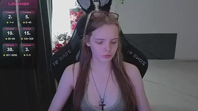 Discover our girls online shows and discover the company of countless livestreamers, with stunning shapes, sex toys and more.