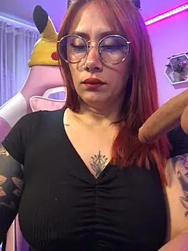 Discover our girls online shows and discover the company of countless livestreamers, with stunning shapes, sex toys and more.