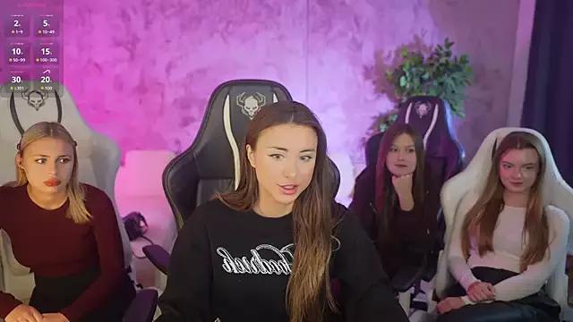 Discover our girls online shows and discover the company of countless livestreamers, with stunning shapes, sex toys and more.