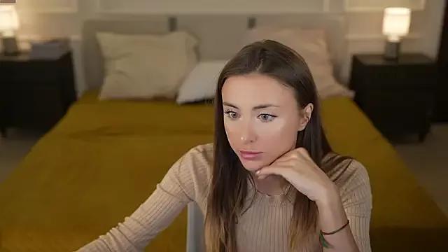 Discover our girls online shows and discover the company of countless livestreamers, with stunning shapes, sex toys and more.