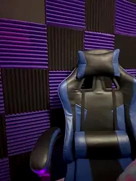 Luna_shinee from StripChat is Freechat