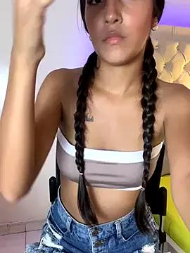 Discover our girls online shows and discover the company of countless livestreamers, with stunning shapes, sex toys and more.
