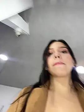 Discover our girls online shows and discover the company of countless livestreamers, with stunning shapes, sex toys and more.