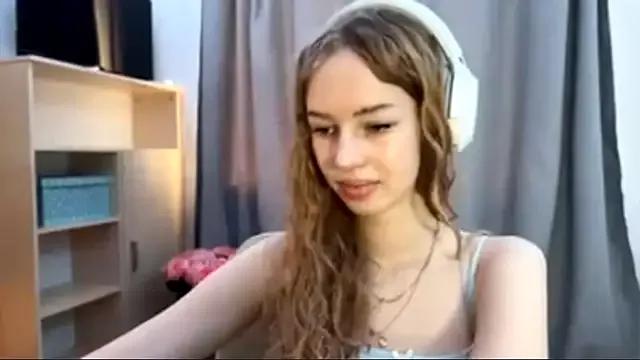 LunaCrave from StripChat is Freechat