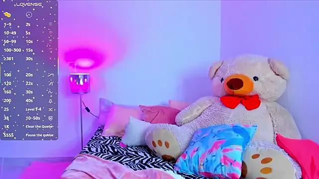 Lunadahia from StripChat is Freechat