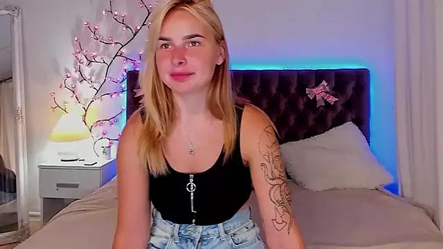 LunaHeadly webcams show profile image 