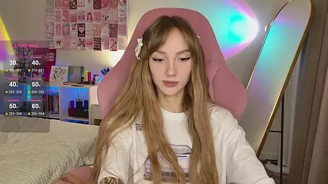 Lunainnk from StripChat is Freechat