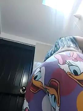 Discover our girls online shows and discover the company of countless livestreamers, with stunning shapes, sex toys and more.