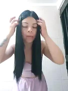 Discover our girls online shows and discover the company of countless livestreamers, with stunning shapes, sex toys and more.