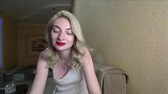 LunaLicksy from StripChat is Freechat