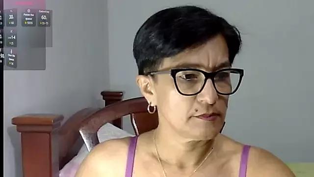 Discover our girls online shows and discover the company of countless livestreamers, with stunning shapes, sex toys and more.