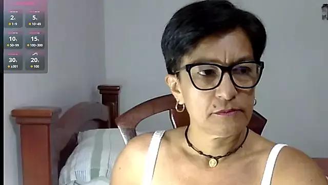 LunaLUVX from StripChat is Freechat