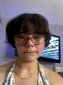 LunaMilav from StripChat is Freechat