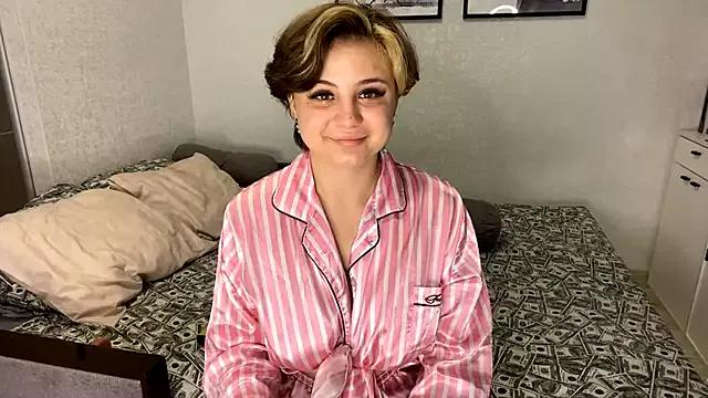 Discover our girls online shows and discover the company of countless livestreamers, with stunning shapes, sex toys and more.