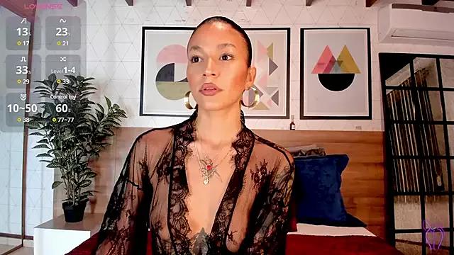 LunaRuso from StripChat is Freechat
