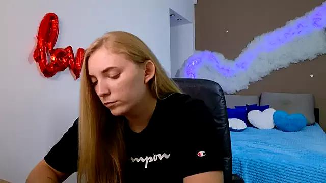 LunaSloan from StripChat is Freechat