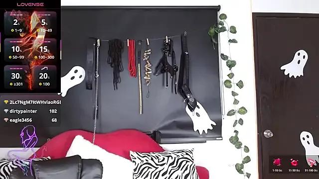 Discover our girls online shows and discover the company of countless livestreamers, with stunning shapes, sex toys and more.