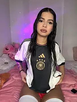 Discover our girls online shows and discover the company of countless livestreamers, with stunning shapes, sex toys and more.