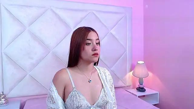 Discover our girls online shows and discover the company of countless livestreamers, with stunning shapes, sex toys and more.