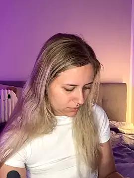 lunawolf21 from StripChat is Freechat