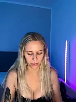 Discover our girls online shows and discover the company of countless livestreamers, with stunning shapes, sex toys and more.