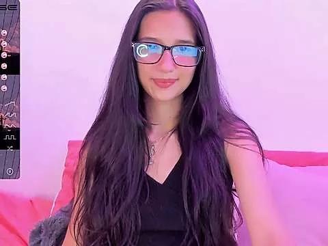 Discover our girls online shows and discover the company of countless livestreamers, with stunning shapes, sex toys and more.